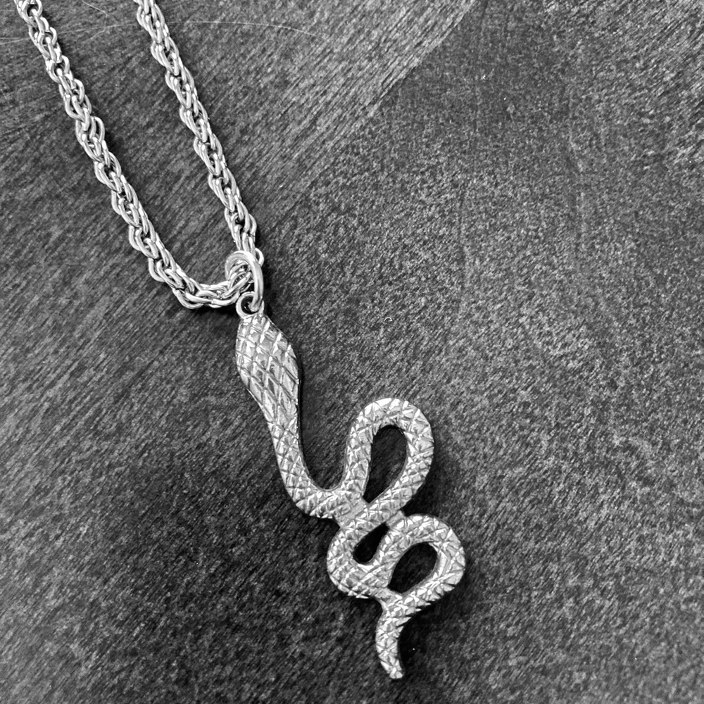 Stainless steel Necklace snake pedant.